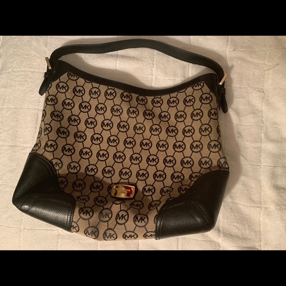 Michael Kors MILLBROOK LGE SHOULDER Sig.  JQD Bag - Picture 1 of 8